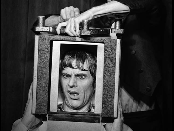 Komische goochelshow in theater Casablanca in Amsterdam door goochelaars Woedy Woet en Chris Bordet, alias Duo Dodo.